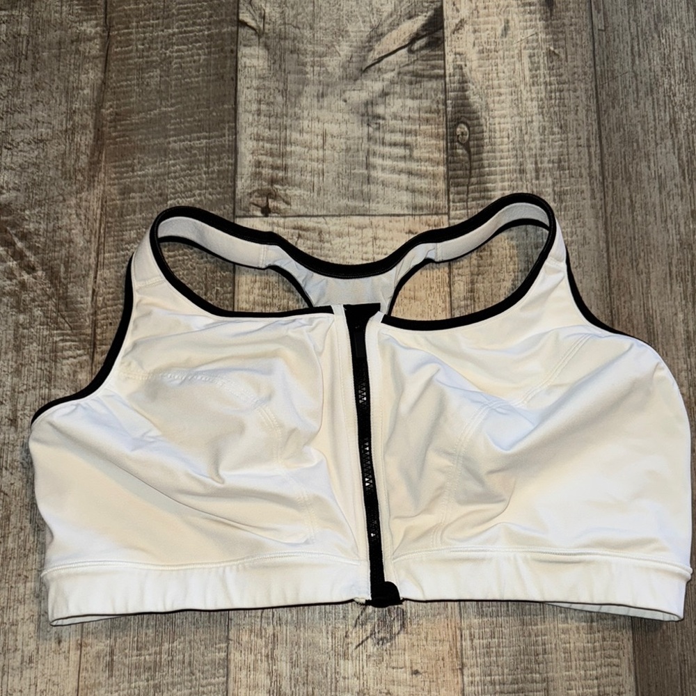 LIVI  ACTIVE‎ Sports Bra with Racerback Design-size 46DD